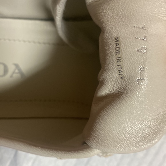 Prada - Picture 5 of 5